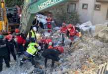 Madenciler dört koldan depremin yaralarını sarıyor