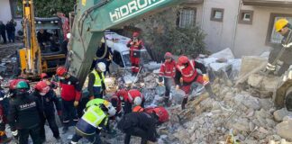 Madenciler dört koldan depremin yaralarını sarıyor